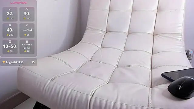 Aaron_Tate: διαδικτυακό σόου στην κάμερα