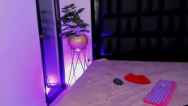 mia_roosee1 Adlı Modelin Canlı XXX Sohbeti