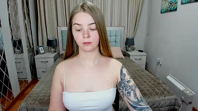 Chat +18 de SirenaDoll ao vivo