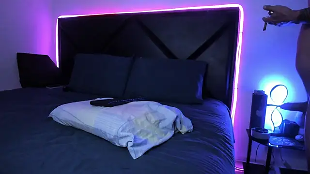 ScarlettAndClark's Live XXX Chat