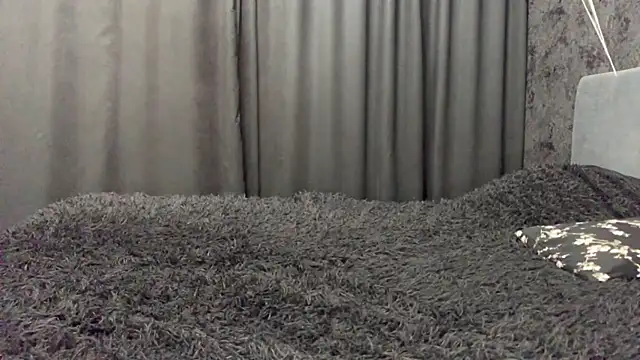 EmilyEmbears live XXX chat