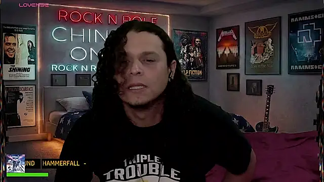 chino_roz: διαδικτυακό σόου στην κάμερα