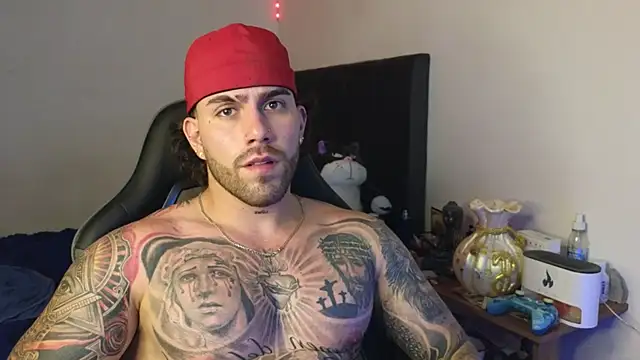 Ades_Lowe 即時 XXX 聊天