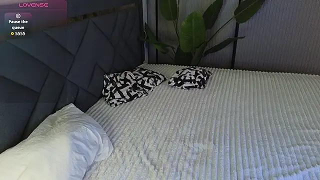 TrishaRey Pertunjukan Webcam