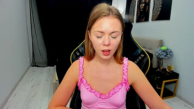 Strawberrye Live XXX Chat