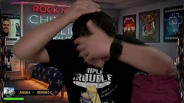 Show modela chino_roz na web-kameri