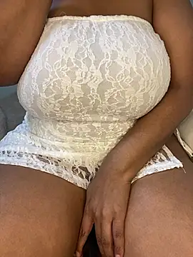 CARAMELGODDESSX23's Live XXX Chat