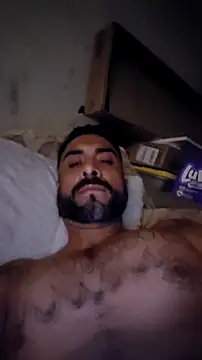 Forbidden_daddy: διαδικτυακό σόου στην κάμερα