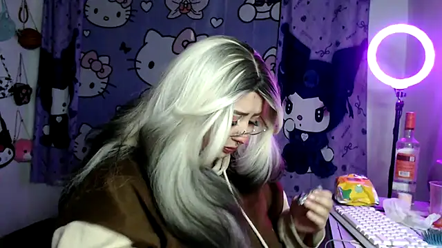 Chat +18 de lussyevans24 ao vivo