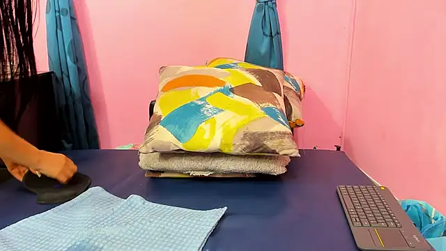 Chat +18 de miss--flora ao vivo