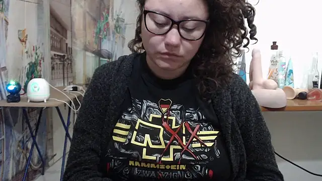 curly_greeneyed Chat XXX in diretta