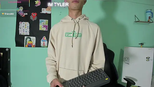 Show modela TYLERhHOT2005 na web-kameri