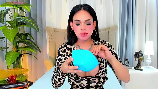 Pertunjukan Kamera Web MochaliciousTransOnTop