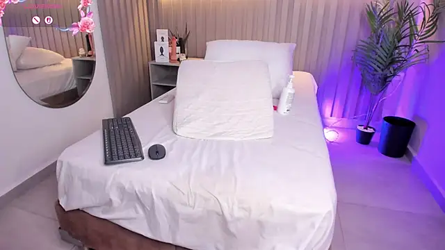 Zafiro11_ Adlı Modelin Canlı XXX Sohbeti