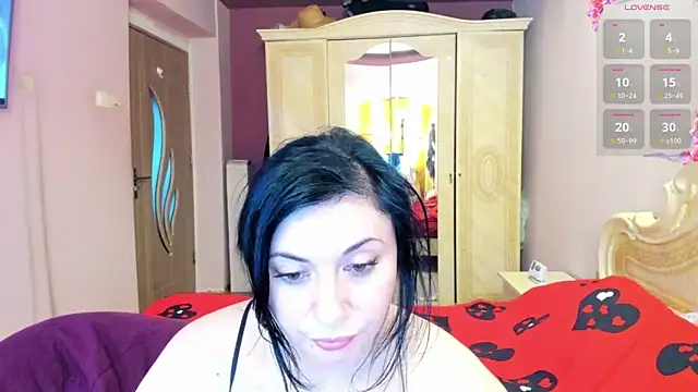 HoneyBee699's Live XXX Chat