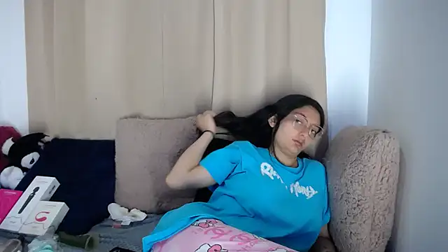 lessliee22_ Adlı Modelin Canlı XXX Sohbeti