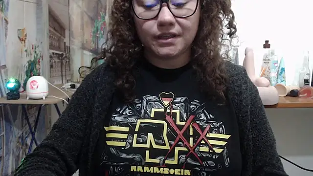 curly_greeneyed's Live XXX Chat