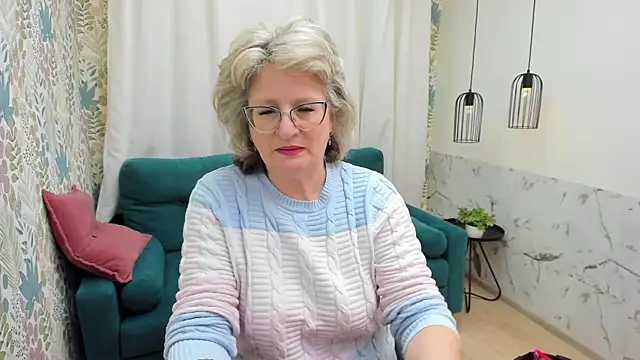 EvelynJoyful's Live XXX Chat