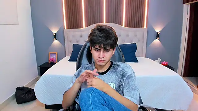 Tommy18__'s Live XXX Chat