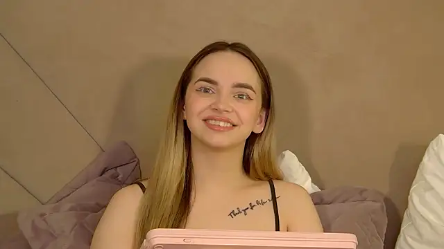 AnitaVenture Adlı Modelin Canlı XXX Sohbeti