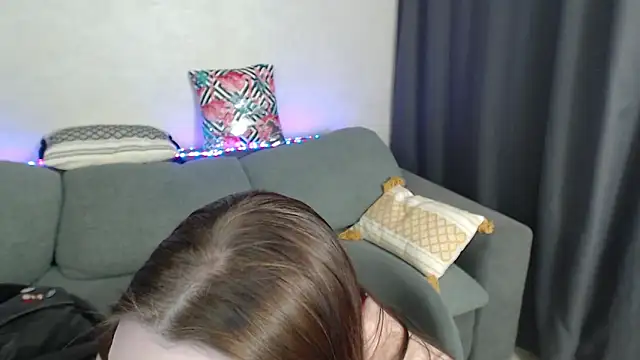 SunyLily Adlı Modelin Canlı XXX Sohbeti