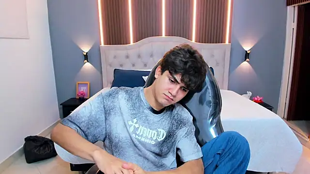 Tommy18__'s Live XXX Chat