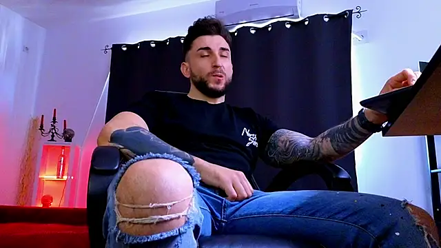 MightyAaron66 即時 XXX 聊天