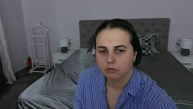 Chat XXX en directo de MikaFoxy