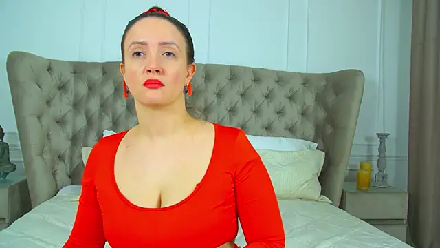 ElinaBellucci Live XXX-Chat