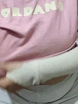 mallupriyapriya Show in webcam