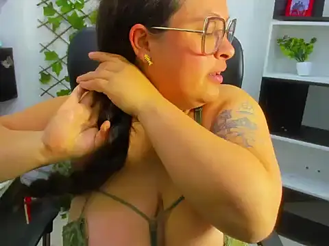 Chat +18 de Sarah_Boobs_ ao vivo