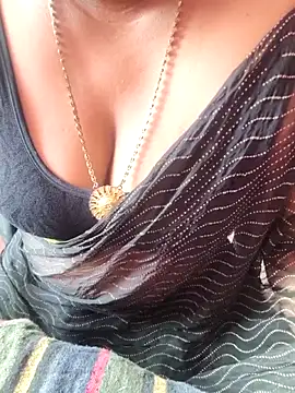 XXX chat uživo modela Tamil-riya