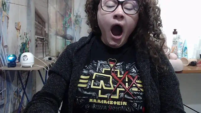 curly_greeneyed Adlı Modelin Canlı XXX Sohbeti