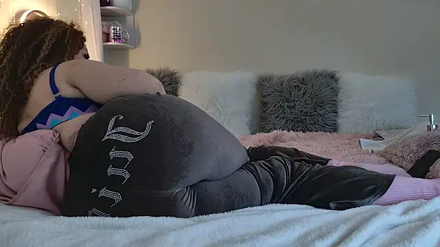 Pertunjukan Kamera Web KatBigBum