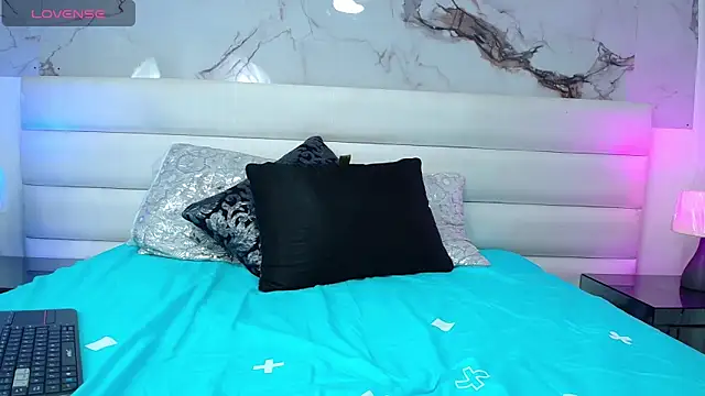 davisito_26: διαδικτυακό σόου στην κάμερα