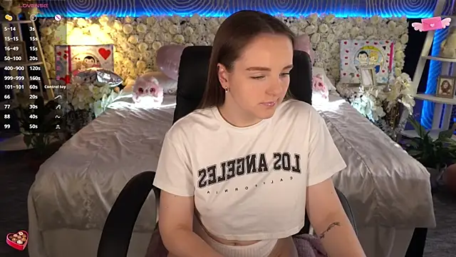 FoxyShy's Live XXX Chat