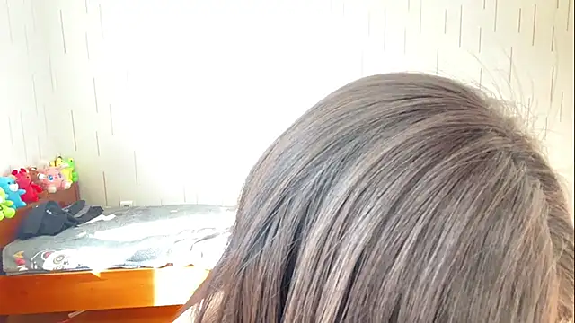 YourMiIa Adlı Modelin Canlı XXX Sohbeti