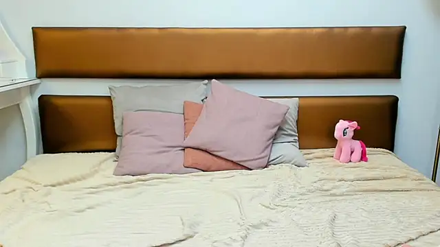 دردشة MissYvie الجنسية المباشرة