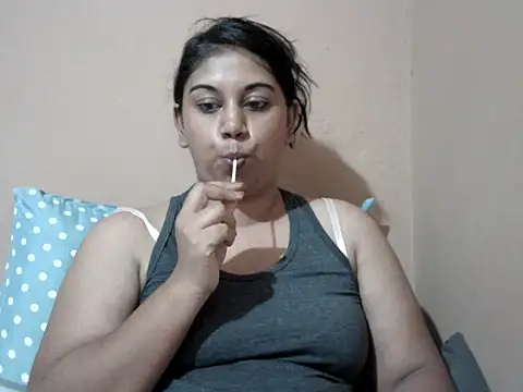 bellachow10 Adlı Modelin Canlı XXX Sohbeti