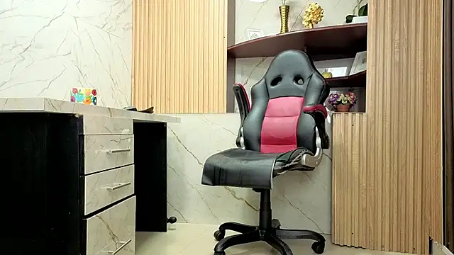 MissEscarleth: απευθείας συνομιλία ΧΧΧ