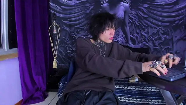 koryu_skull élő XXX-chatje