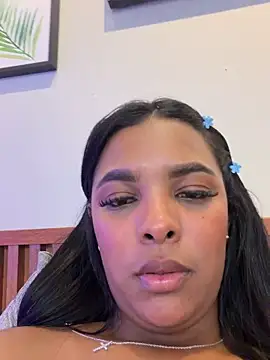 MIAROGGERSS 即時 XXX 聊天