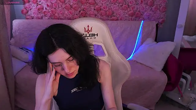 Živý XXX chat CurleyBlueEyes