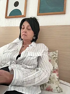 HotyEmilyのライブXXXチャット