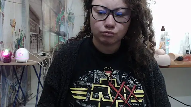 curly_greeneyedn Live XXX chat