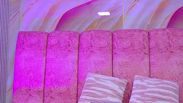 XXX chat uživo modela emmacurvy