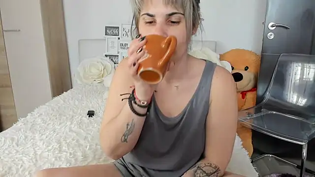 sweetemy4u Show in webcam