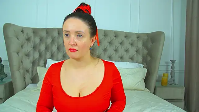 ElinaBellucci Live XXX-Chat