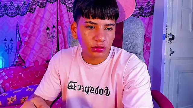 Chatroom XXX en direct de Aless_bigg