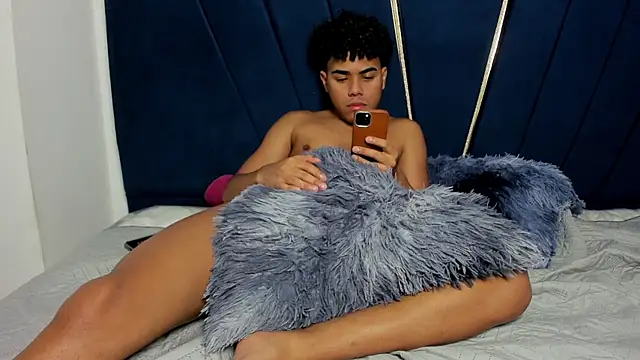 Enzo_love18's Webcam Show